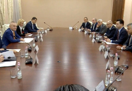 TAKIMI/ Meta jep “direktivën” për opozitën: Kushtetuesja s’do bëhet një KQZ palaço. Kjo çështje s’do mbyllet, unë s’do ta lejoj