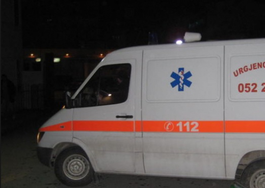 E RËNDË/ Makina merr përpara të moshuarin në Vlorë, në gjendje kritike për jetën