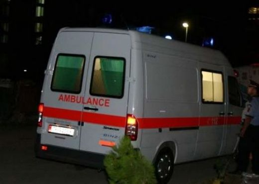 ZBARDHEN MOTIVET/ Sherr me thika në qytetin e Elbasanit, plagoset një 20-vjeçar