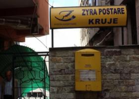 GRABITËN 13 MILIONË LEKË NË POSTËN E KRUJËS/ Zbardhen EMRAT e të arrestuarve (Çfarë u gjeti Policia në banesa)
