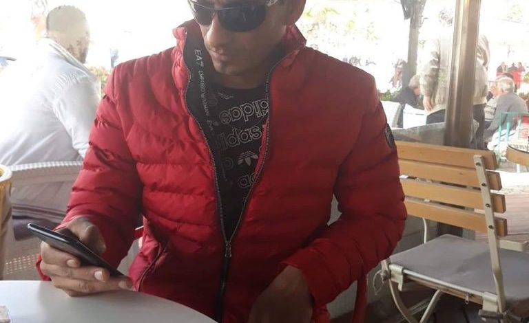ISHTE KTHYER NJË DITË MË PARË NGA ITALIA/ Kush ishte këngëtari që u aksidentua për vdekje duke folur “live” në kamera (FOTO)
