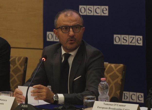 DRAFT PËR DEZINFORMIMIN/ Thirrja e fortë e ambasadorit Soreca: T’i jepet fund ndikimit të politikës në media