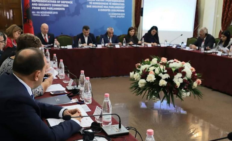 RRJETI 5G EDH NË SHQIPËRI/ Ambasada e SHBA nxori paralajmërim. Balla thirrje të fortë: Duhet të dëgjojmë partnerët tanë amerikanë
