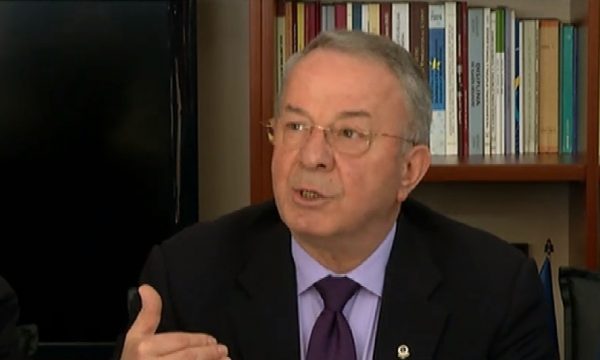 “NA KA SJELLË DEKANI”/ Të rinjtë ngacmojnë dhe rrahin studentët e Ekonomikut, Kule: Në sallë futet kushdo, sherri ndodhi jashtë