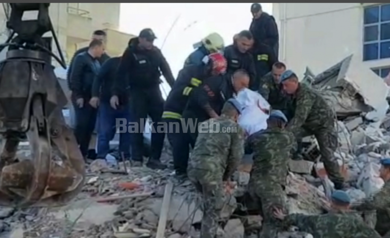 PAMJE TË RËNDA/ Nxirret nga rrënojat VIKTIMA i 8 nga tërmeti tragjik (FOTO)