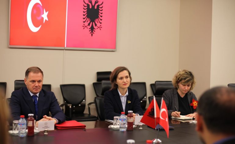 VIZITE NË ANKARA/ Shahini: Turqa ka ndihmuar në përmirësimin e infrastrukturës së konvikteve