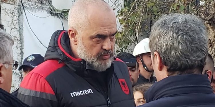 TËRMETI TRAGJIK/ Rama në Thumanë takon banorët: I kemi vënë të gjitha kapacitet në dispozicion, nuk do u lëmë vetëm