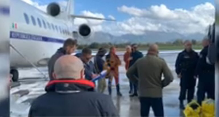 “NGA VRASJE, TE PJESË E GRUPEVE KRIMINALE”/ Kush janë 3 shqiptarët që u ekstraduan në Itali (VIDEO)