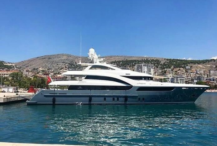 TURIZMI NË VJESHTË/ Saranda “pushtohet” nga 75 jahte turistike dhe 6 kroçera