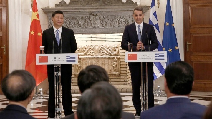 XI JINPING VIZITË NË ATHINË/ Mitsotakis:”Po zgjerojmë mardhënien me Kinën tani që Greqia po merr një rol kryesor”