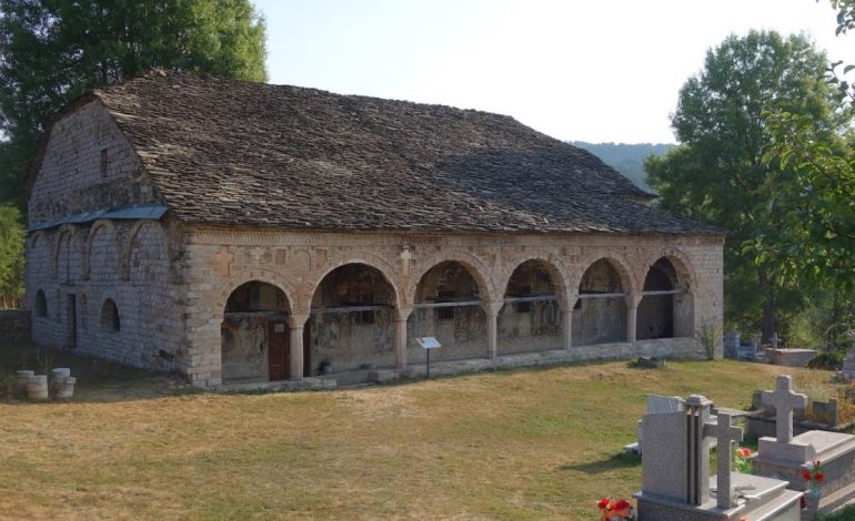 Vidhet kisha e Shën Thanasit në Korçë, autorët thyejnë 4 arkat ku besimtarët dhuronin para