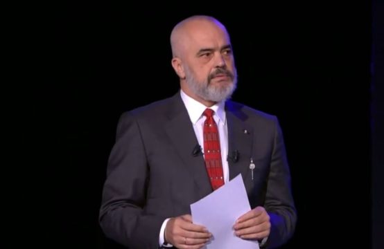 SULMET NDAJ AMBASADORËVE/ Rama: Presidenti na turpëroi, që prej kohës kur u shpik Kanuni s’është dëgjuar