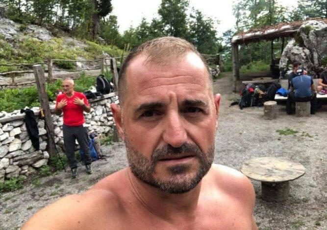 “MË I DOBISHËM QENI SE SA…”/ Qytetari i bën komentin “pikant” Metës: Çimi ka parashiku termetin e meriton dekorimin (FOTO)
