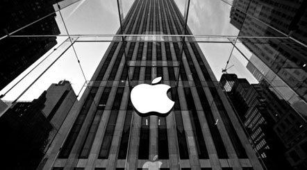 REVOLUCIONI I “FSHEHTË” I APPLE/ I-Phonet e 2021 nuk do të kenë porta as për karikim e as për kufje