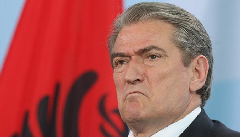TËRMETI/ Sali Berisha ndjell vdekje: E mbuluan njërin nën rrënoja sot, dëgjohen klithma (VIDEO)