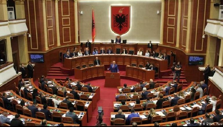 SOT MIRATOHET BUXHETI 2020/ Kuvendi voton për kryeprokurorin e ri dhe rezolutën anti-ruse