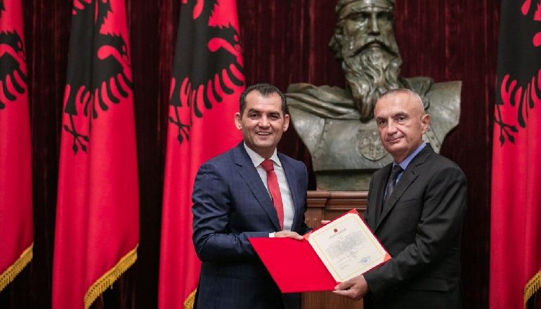 “TURP, TURP, TURP”/ Presidenti pas shkarkimit të Besnik Muçit dhe… sot