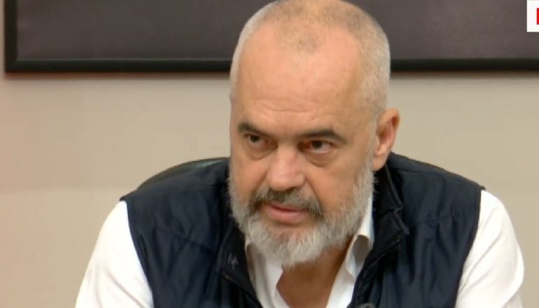 FJALËT E SHENJTA/ Rama e nis ditën me mesazhin e Papa Françeskut: Zoti na dha Krishtlindjet se kemi aftësi t’i kuptojmë e t’i mirëpresim