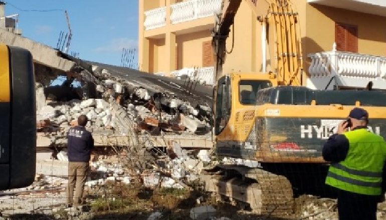 DËMET DHE SHIFRAT/ IKMT në terren për të shembur banesat e rrezikshme! Ekspertët nga Franca, Italia…