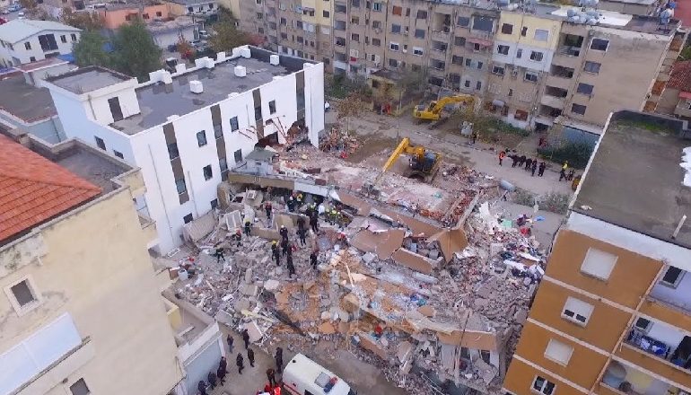 DËMET DHE SHIFRAT NGA TËRMETI NË DURRËS/ 6 pallate dhe 20 banesa të shembura nga tërmeti, dëmtohen edhe 4 shkolla