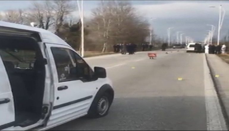 TIRANË/ Grabitësit marrin me forcë furgonin e transportimit të vlerave monetare, e braktisin në një rrugë dytësore…