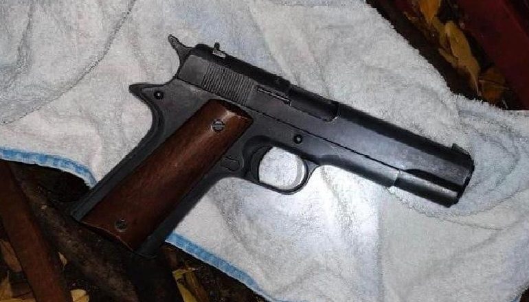 MBANTE NË BANESË NJË PISTOLETË/ Arrestohet në flagrancë 23-vjeçari në Tiranë