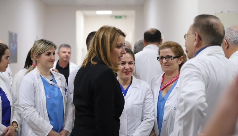 PËRMIRËSOHET GJENDJA E TË LËNDUARVE NGA TËRMETI/ Manastirliu: Punë heroike e stafit mjekësor të spitalit të Traumës