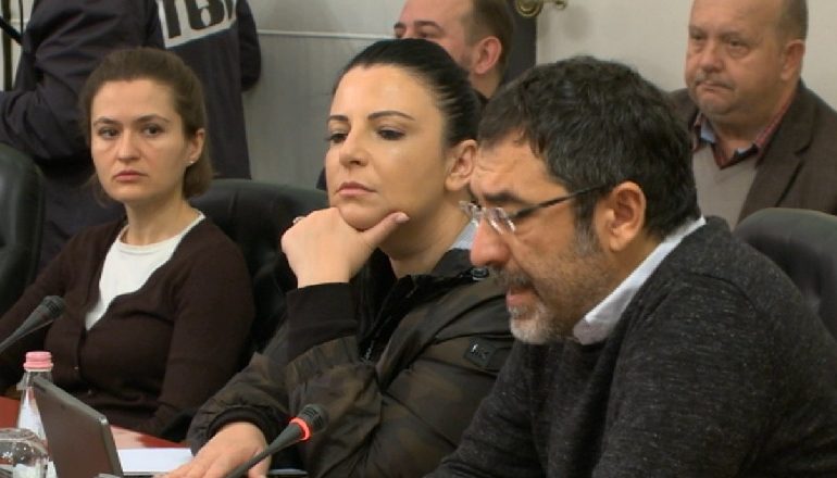 MBLEDHJA E JASHTËZAKONSHME/ Çuçi: Pas Tiranës edhe Durrësi do miratojë bonusin e qirasë! Deri tani 18 investitorë të angazhuar për të bërë riparimet