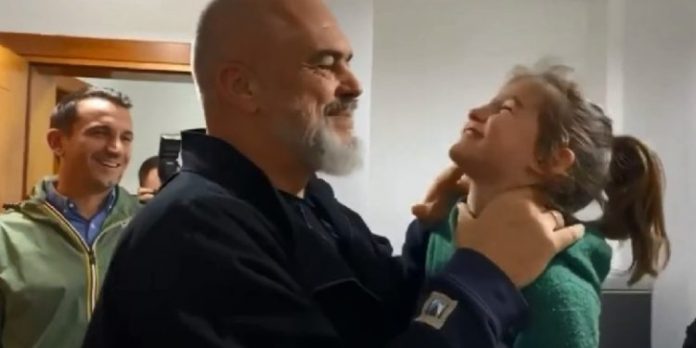 “DO TË VIJ ME ZAHON”/ Rama rikthehet tek familja Greku dhe tregon bisedën me vogëlushen e familjes