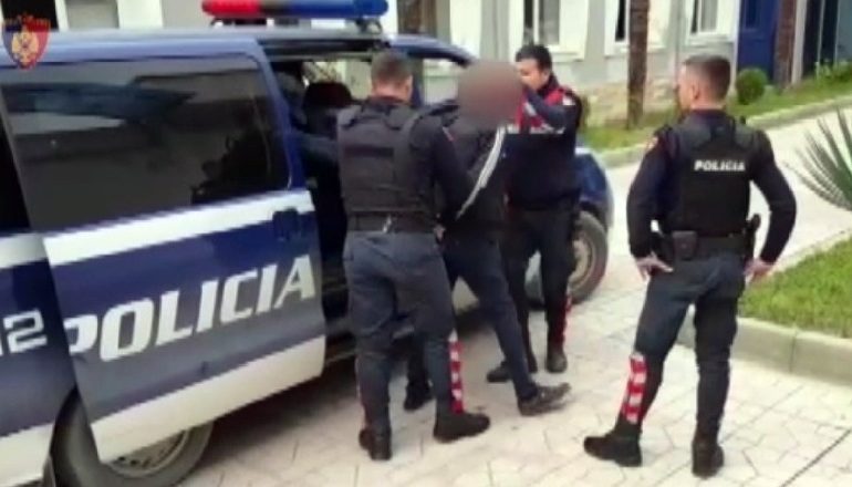 DHUNË NDAJ POLICIT/ Vjedhje makine e trafik klandestinësh, arrestohen 3 persona në Tiranë
