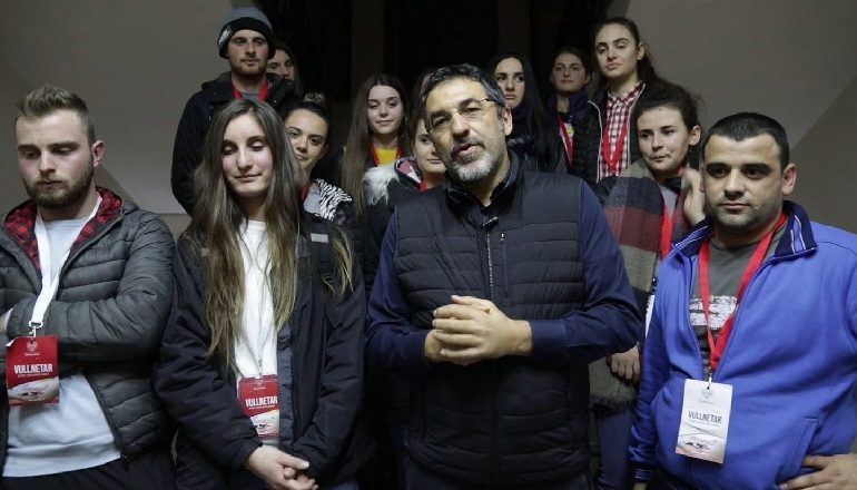 TËRMETI/ Çuçi takon vullnetarët e shtabit të emergjencave në Durrës: Pa ndihmën e tyre nuk do të kishim…