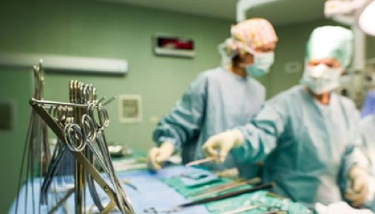 PËR HERË TË PARË NË EUROPË/ Ndodh transplantimi i katër organeve njëherësh