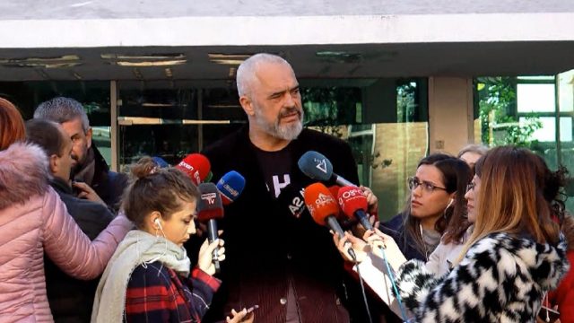SHPËRBLIME FUNDVITI PËR PENSIONISTËT/ Rama: Tërmeti na kanë bërë të kujdeshëm por jo të frenuar, kjo kategori s’mund të harrohet