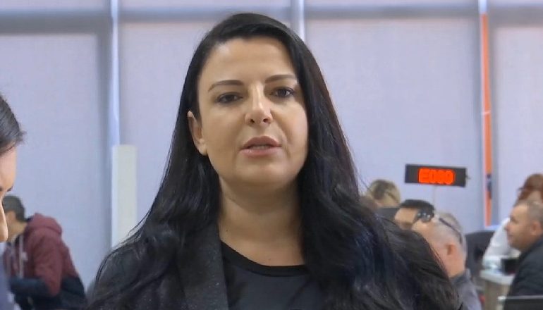 SHËRBIMET SHTETËRORE DO BËHEN ONLINE/ Balluku: Do ofrojmë trajnim për ata që nuk kanë…