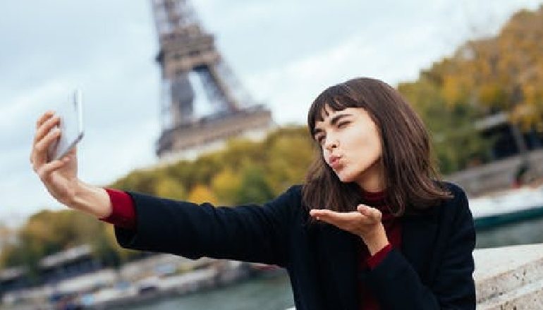 MASHTRIMI ME TAKSAT/ Kushtetuesja aprovon kërkesën e qeverisë, Franca kalon në skaner rrjetet sociale