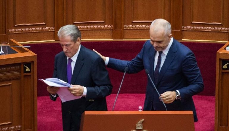 ”KUSH BESON NUK SHPIF, NUK MALLKON DHE…”/ Rama reagon pas dënimit të Berishës
