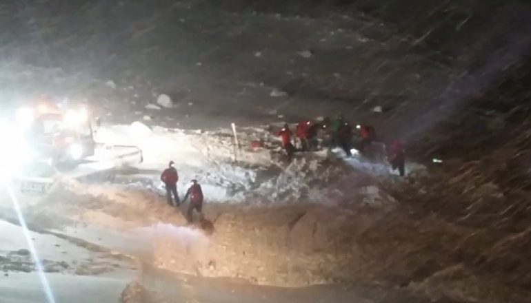 ORTEKU NË AUSTRI NUK KURSEN SKIATORËT/ 5 orë i ‘varrosur’ nën dëborë, shpëtohet…(VIDEO)
