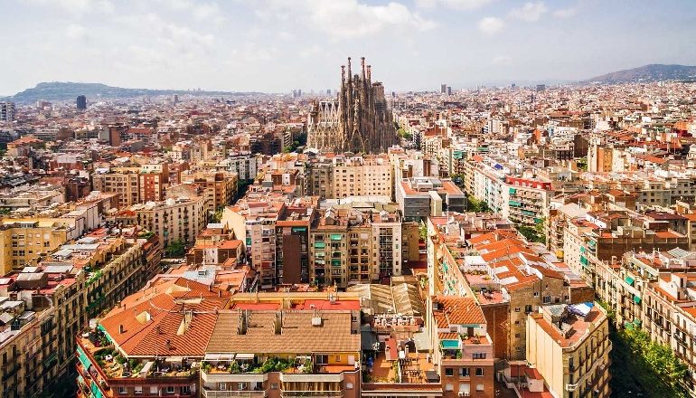 GODITET BANDA SHQIPTARE NË BARCELONË/ Grabitën 27 banesa dhe i shpëtuan agjentit për pak minuta