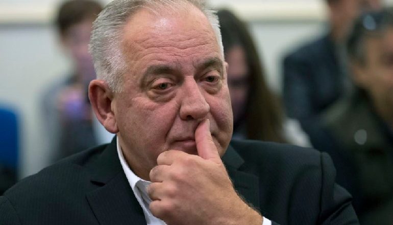 I AKUZUAR PËR KORRUPSION DHE RYSHFET/ Gjykata dënon me gjashtë vjet burg ish kryeministrin