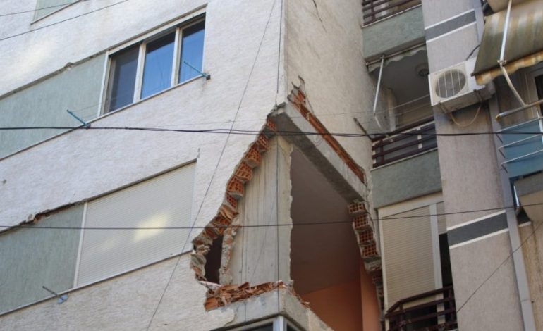 TËRMETI TRAGJIK/ 9 pallate të ndërtuara gjatë viteve ’70 të pabanueshme në Lezhë