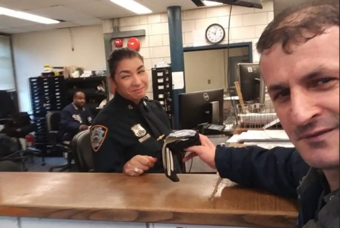GJESTI I SHQIPTARIT/ Gjen portofolin me PARA në rrugët e NEW-YORK dhe e dorëzon në polici, ja si reagon policia kur…