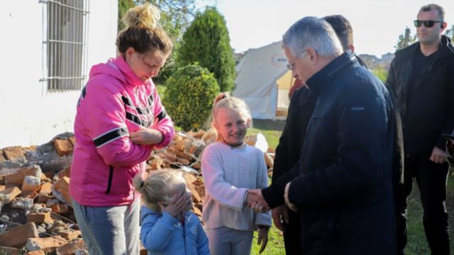 ”STREHIM PËR TË GJITHË”/ Ministri i Brendshëm Sandër Lleshaj, në Fushë Mamurras me banorët për tërmetin