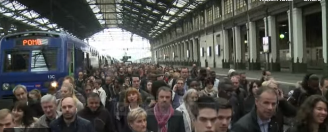 FRANCA NË GREVË/ Të gjithë kundër Macron dhe reformës së pensioneve