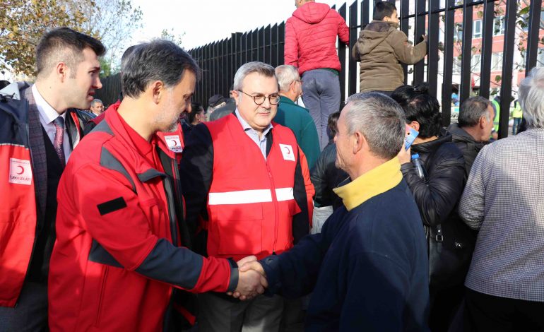 SOLIDARITETI PAS TËRMETIT/ Gjysmëhëna e Kuqe Turke ngre çadra në fshatin Bubq dhe në Vorë