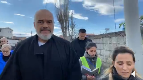 “NA KA ARDHUR ARUSHA NË MILOT”/ Rama befasohet nga ankesa e banores në Laç: Unë nuk merrem me…
