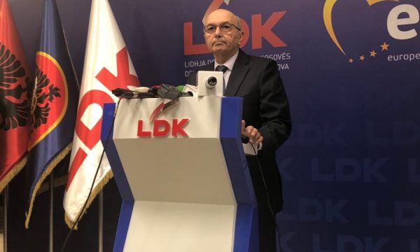 LDK BËN OFERTË TË RE PËR VETËVENDOSJEN/ Isa Mustafa: Votojmë Kurtin kryeministër dhe dalim në opozitë