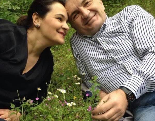 “KRITIKA NDAJ MONIKËS DHE METËS”/ Kreshnik Spahiu: 70% e portaleve më bëjnë bllok