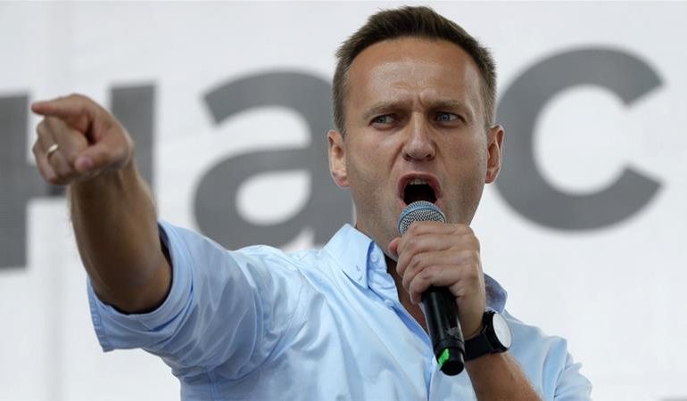 POLICIA NË ZYRAT E OPOZITËS NË RUSI/ Arrestohet kryeopozitari Aleksei Navalny