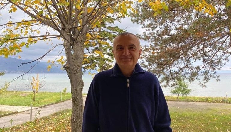“MIC SOKOLI ME KOSTUM BANJO”/ Tre deklaratat e pambajtura të Metës, nga vetëvrasja si Allande deri tek…