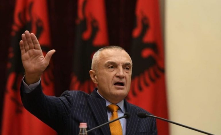 “MERRNI NË DORË FATET E ATDHEUT” APO TË ILIR METËS/ Peza ironi me presidentin: Tha se do na habiste më…